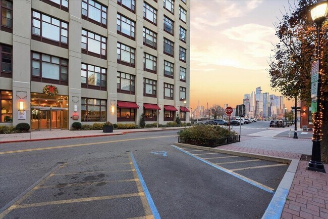 Building Photo - 1500 Hudson St