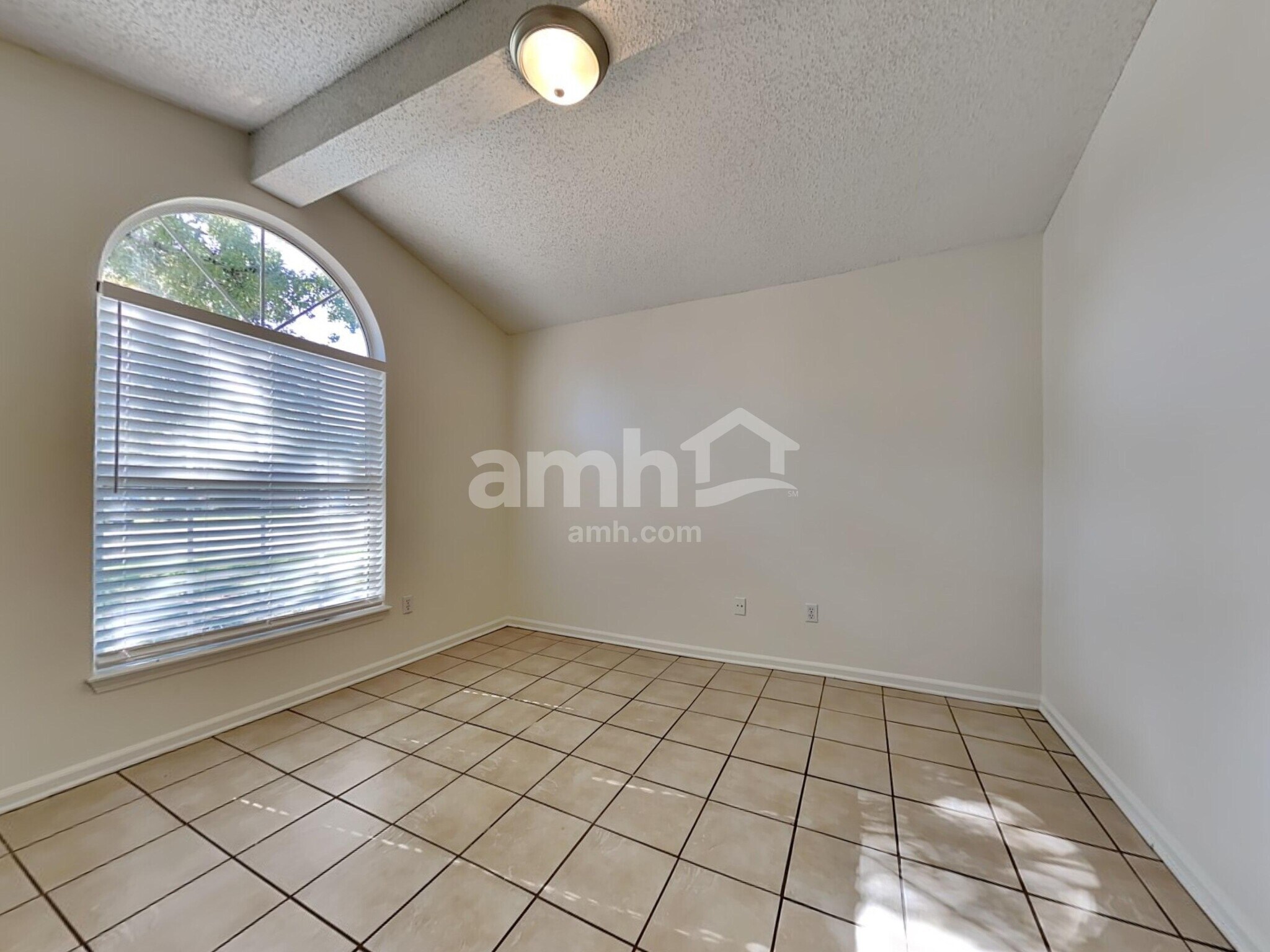Building Photo - 8034 Macinnes Dr