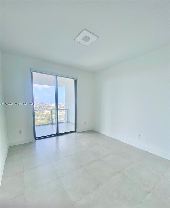 Building Photo - 17301 Biscayne Blvd