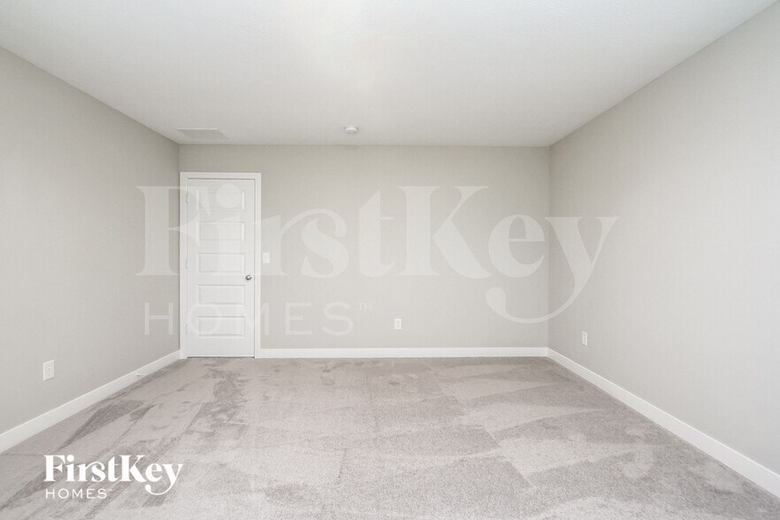 Building Photo - 2335 S Carlota Dr