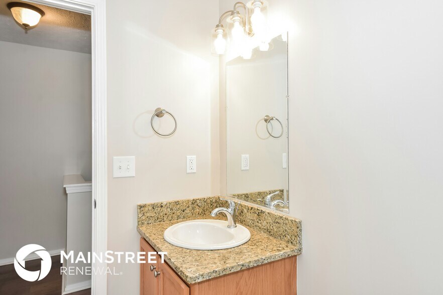 Building Photo - 2763 Sutherland Dr