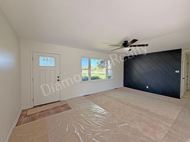 Building Photo - 5 Acres!! Country Home with Shop Building & Spacious Yard Available!