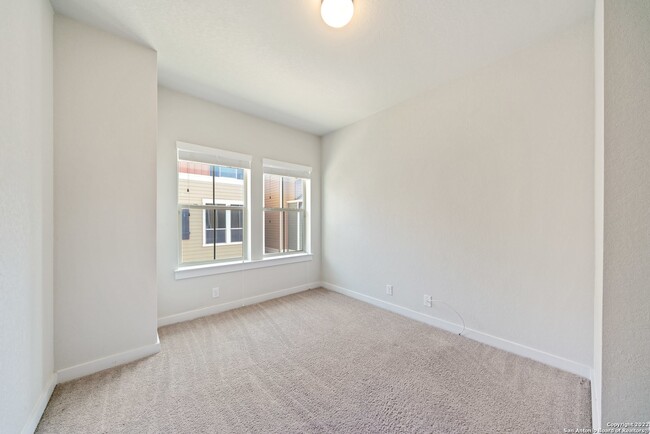 Building Photo - 215 E Courtland Pl