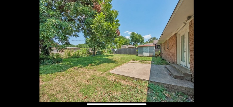 Building Photo - 2657 San Medina Ave