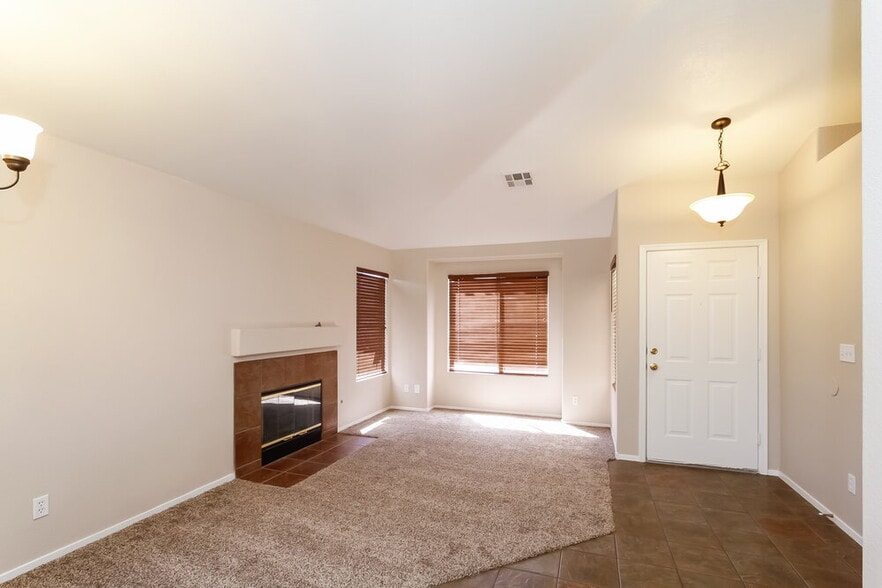Building Photo - 8904 Dolente Ave