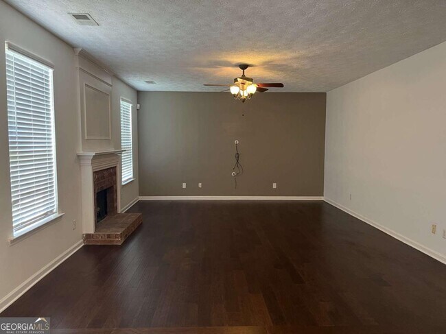 Building Photo - 3184 Elmwood Ct