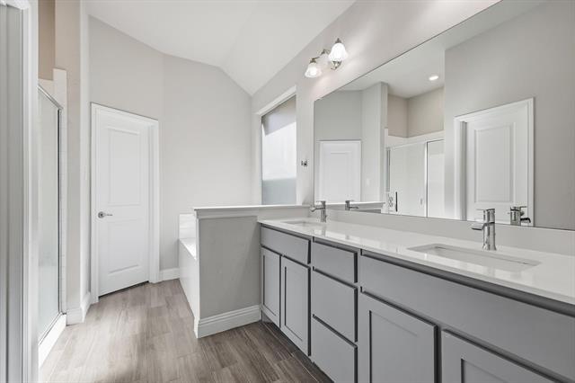 Building Photo - 2001 Oleander St