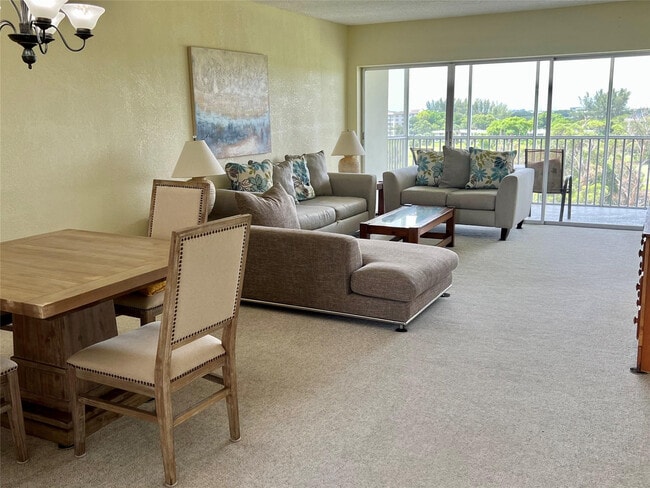 Building Photo - 3000 N Palm Aire Dr