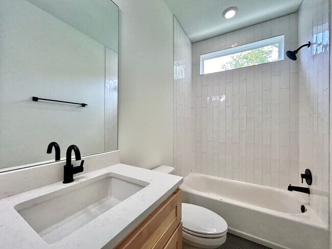 Building Photo - 1403 Cometa St