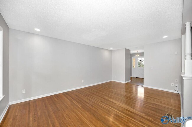 Building Photo - 8002 Greenwillow Ct SE