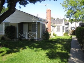 Building Photo - Adams Duplex -814/816 Rental Units