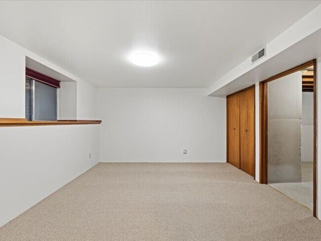 Building Photo - 1006 Van Giesen St