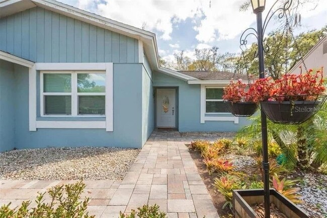Building Photo - 2804 Cedaridge Dr