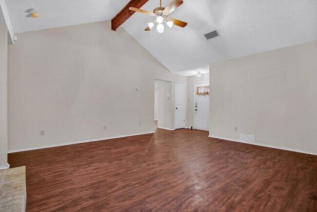 Building Photo - 1101 Cresswell Dr