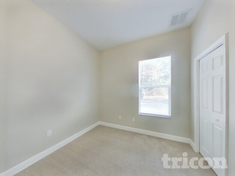 Building Photo - 5732 Greystone Dr