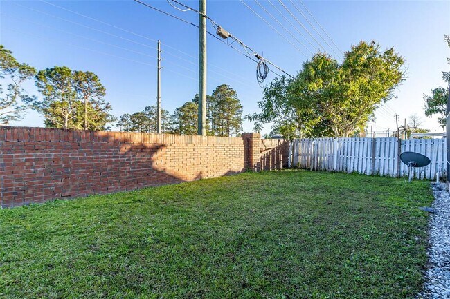 Building Photo - 2299 Santa Lucia St