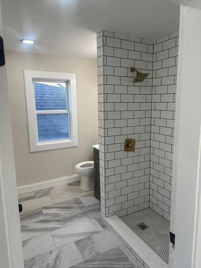 Building Photo - 1277 E 18th Ave