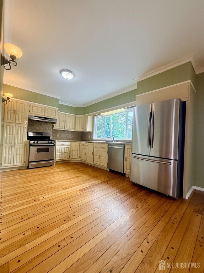 Building Photo - 363 Portia St
