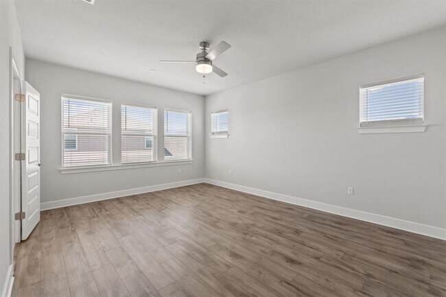 Building Photo - 213 Flowers Ave