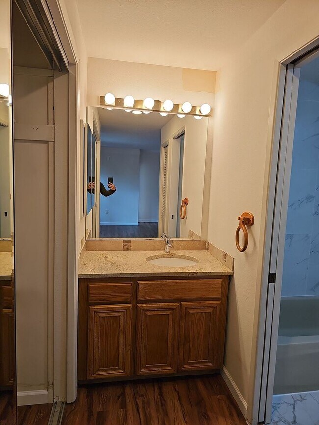 Building Photo - Amazing 3B/3B Single Family Home near Microsoft, prime Redmond location