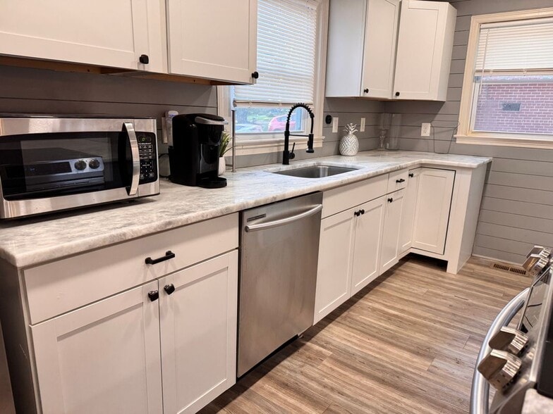 Building Photo - 2680 Acadia St