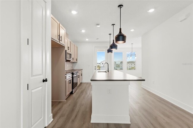 Building Photo - 15363 Hamlin Pk Dr