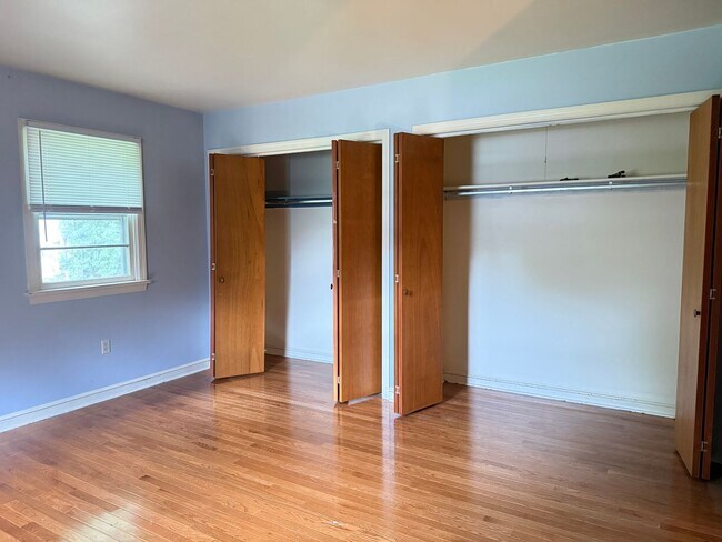 Building Photo - Beautiful 3 Bedroom 1 bathroom Cape Cod with Bonus Room!