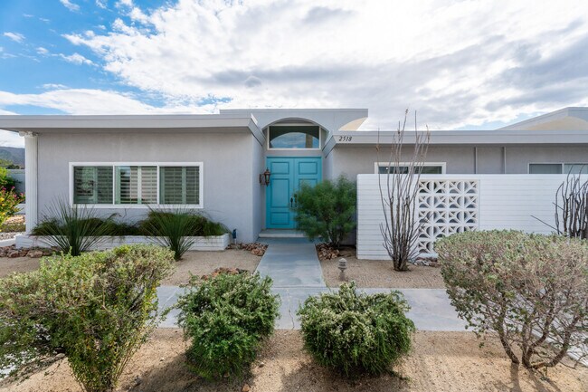 Building Photo - 2518 S Sierra Madre