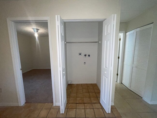 Building Photo - 2/1 FOR RENT in Ft. Pierce - Middle Unit - Triplex
