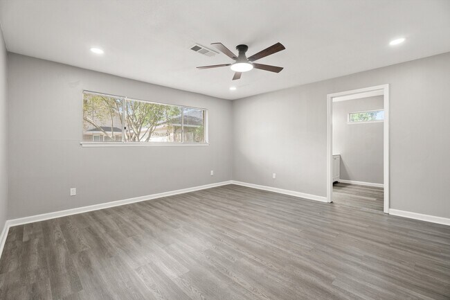 Building Photo - 2707 Mt Vernon Dr