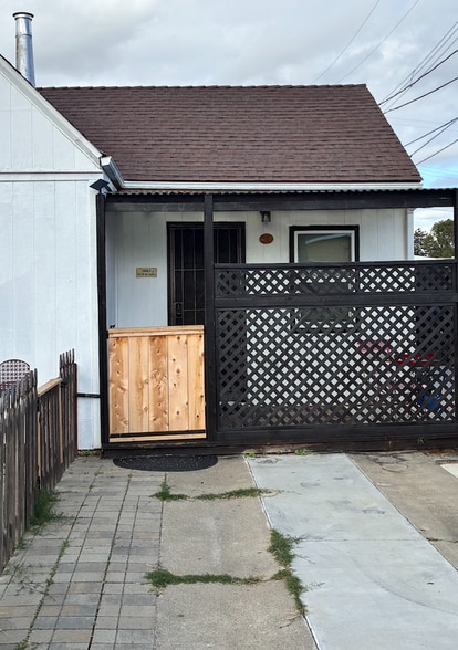 Primary Photo - 1320 Woolner Ave