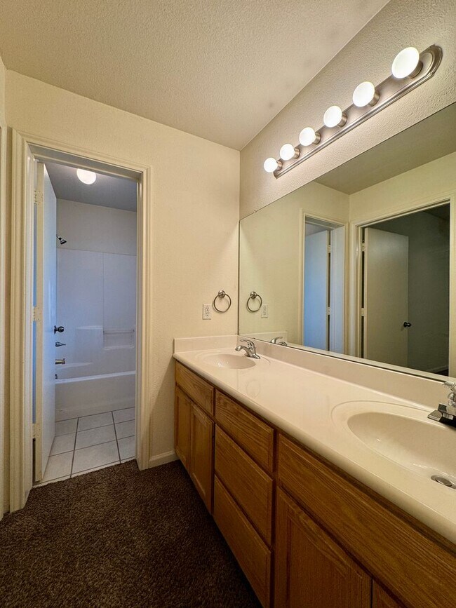 Building Photo - Duplex