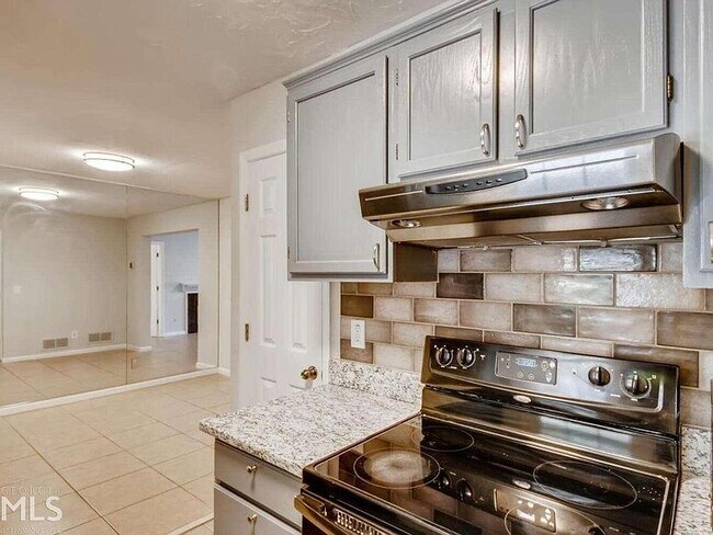 Building Photo - 199 Holcomb Ferry Rd