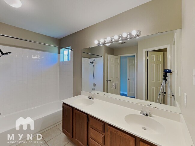 Building Photo - 2800 Single Trace Ct