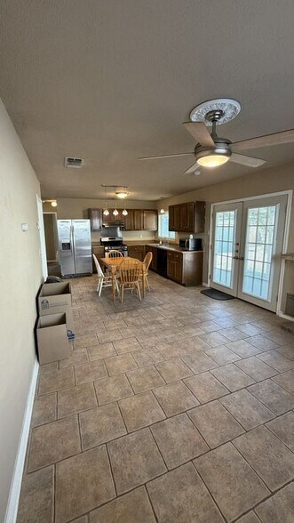 Building Photo - 9227 Spring Dawn St