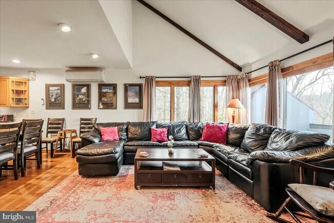 Building Photo - 31 Middle Village Way