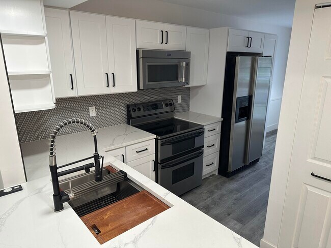 Building Photo - 10300 Hidden Springs Ct