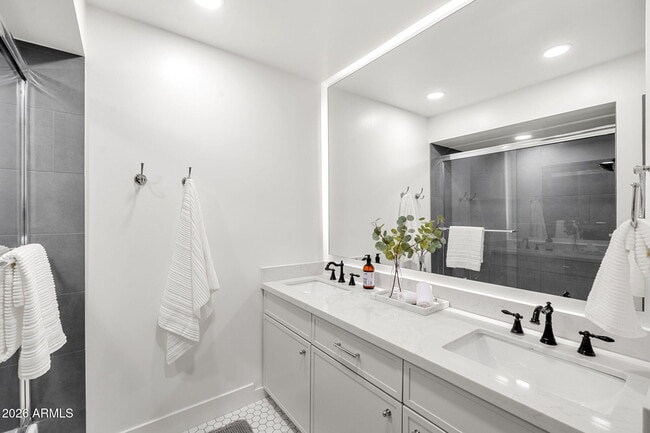 Building Photo - 7602 E Vía Del Reposo