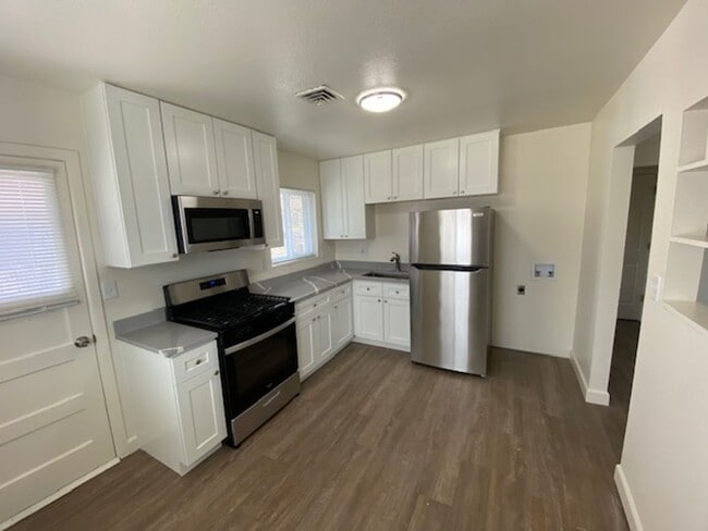 Building Photo - Remodeled Ranch Duplex