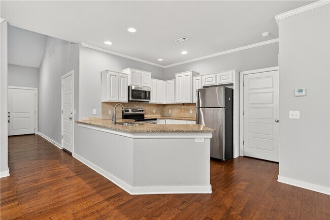 Building Photo - 2304 SW Juniper Ave