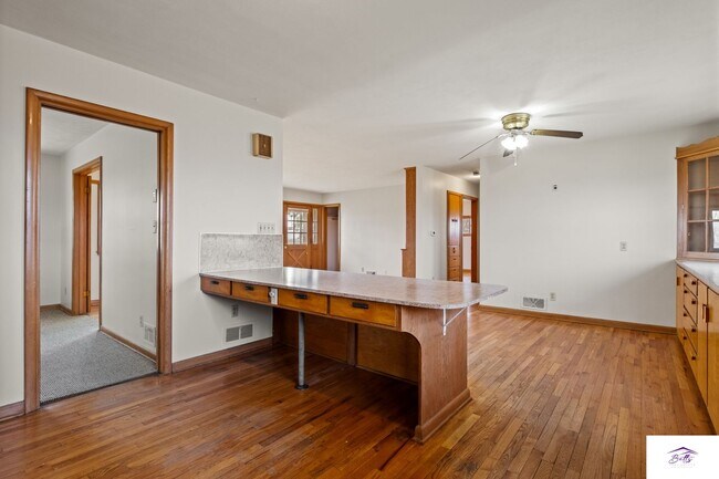 Building Photo - AVAILABLE NOW!