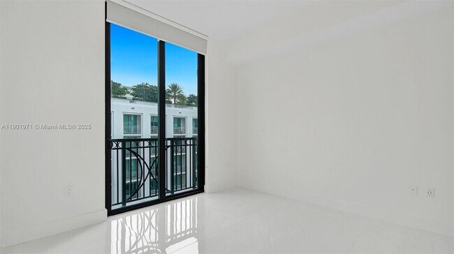 Building Photo - 301 Altara Ave