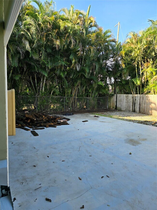 Building Photo - 1749 NW 6th Ave