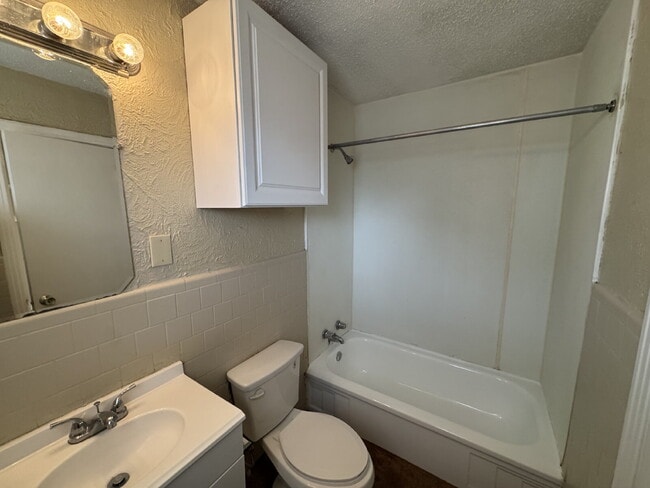 Building Photo - Duplex Located One Block From Elementary!