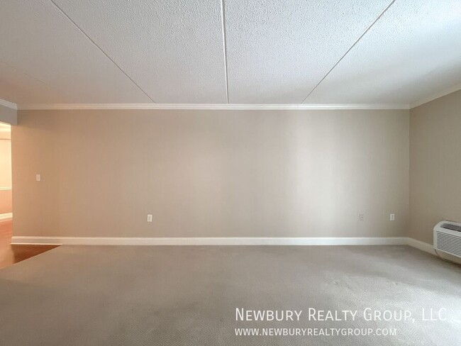 Building Photo - 530 N Main St