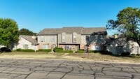 Building Photo - Townhome