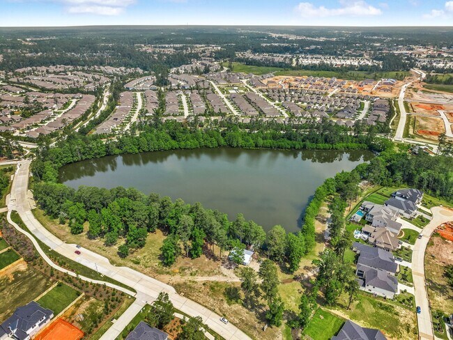 Building Photo - 1193 Stillwater Pond Dr