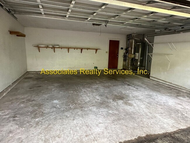 Building Photo - 3/2 North West!- 2 Weeks Free rent with im...