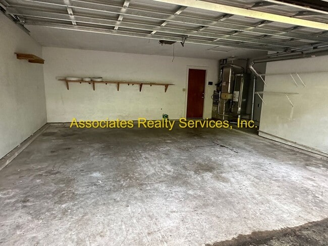 Building Photo - 3/2 North West!- Reduced rent to $1,500 a ...