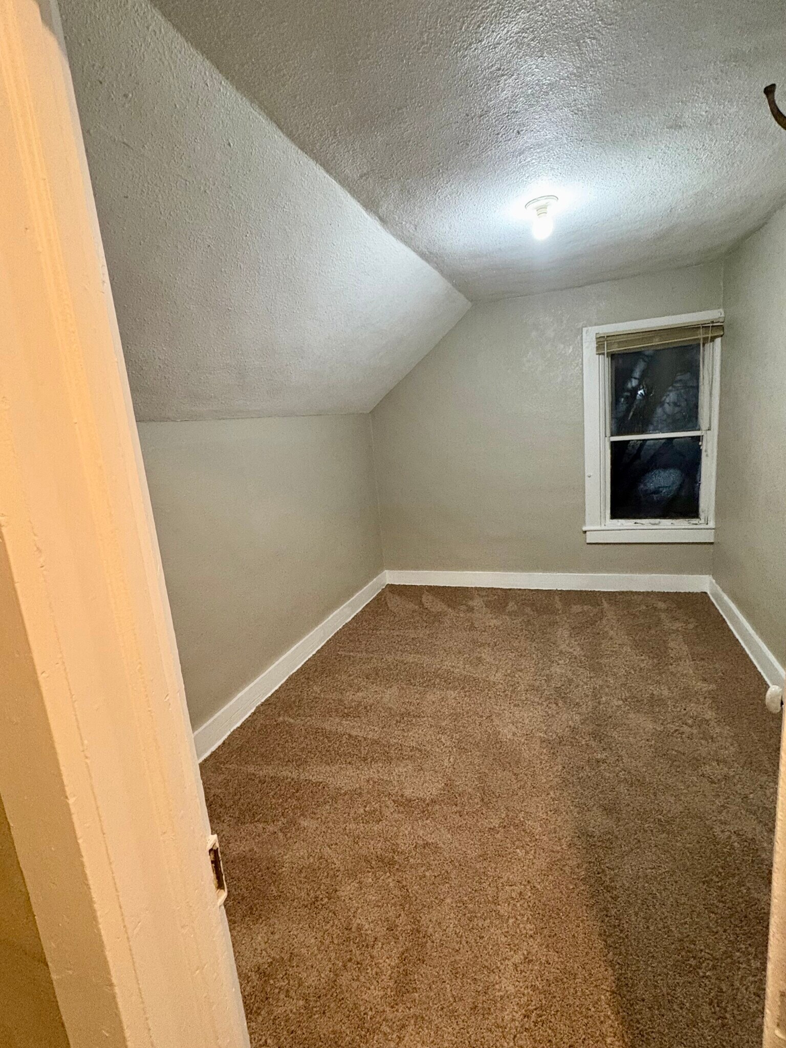 Building Photo - 477 3rd Ave NE